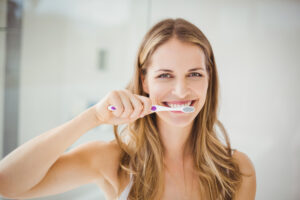 woman brushing teeth 675239882 21Dec2020